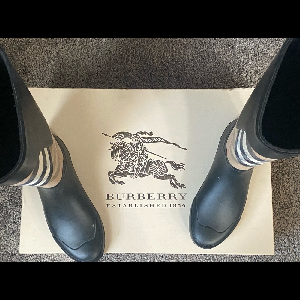COPY - Burberry rain boots